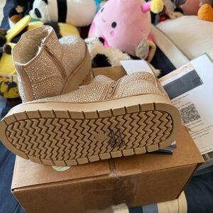 Woman’s Tan Boots with Glitter Accents